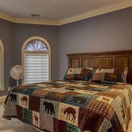 Mountain Bliss: Estate W/ Views~Firepit~Hot Tub~Gburg 5Min~3 Pools Villa Gatlinburg Luaran gambar