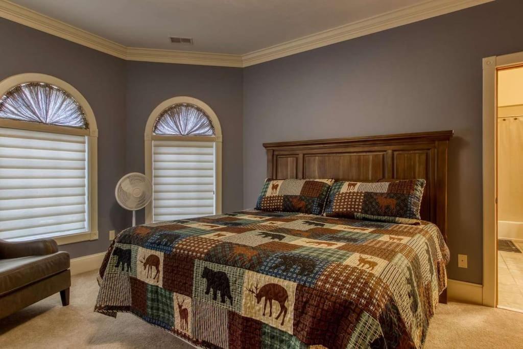 Mountain Bliss: Estate W/ Views~Firepit~Hot Tub~Gburg 5Min~3 Pools Villa Gatlinburg Luaran gambar