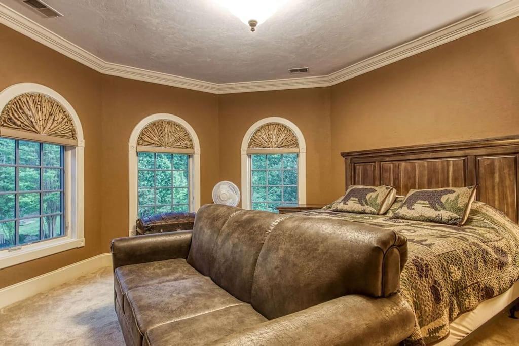 Mountain Bliss: Estate W/ Views~Firepit~Hot Tub~Gburg 5Min~3 Pools Villa Gatlinburg Luaran gambar