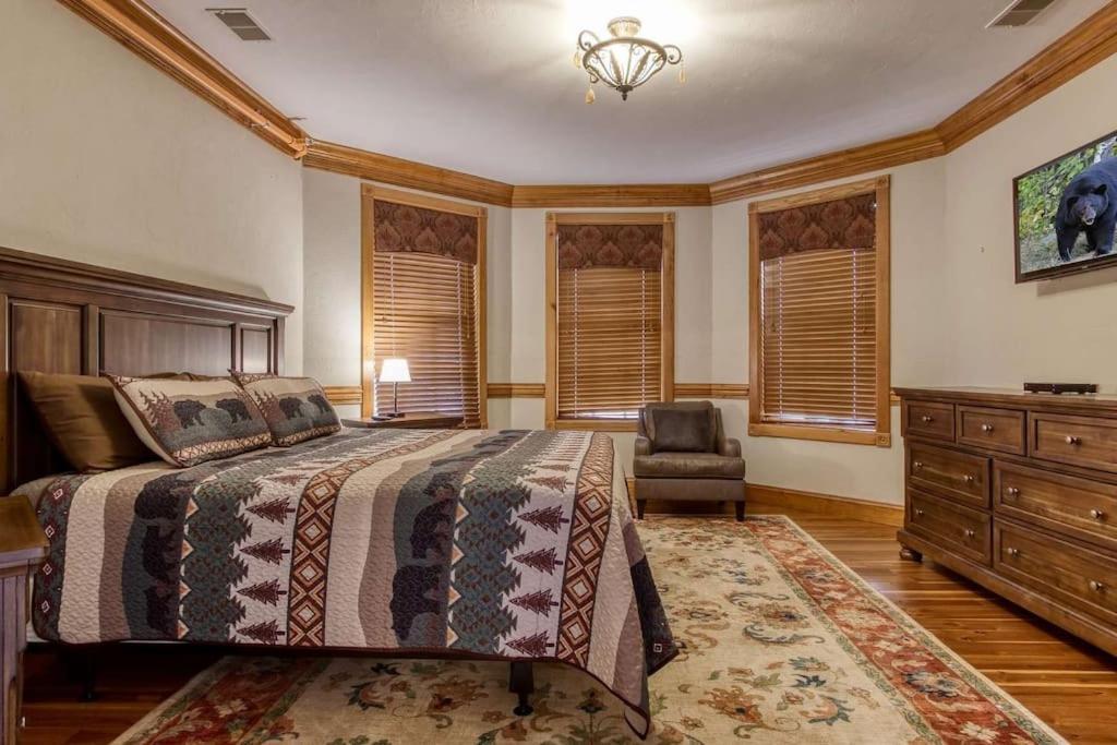 Mountain Bliss: Estate W/ Views~Firepit~Hot Tub~Gburg 5Min~3 Pools Villa Gatlinburg Luaran gambar