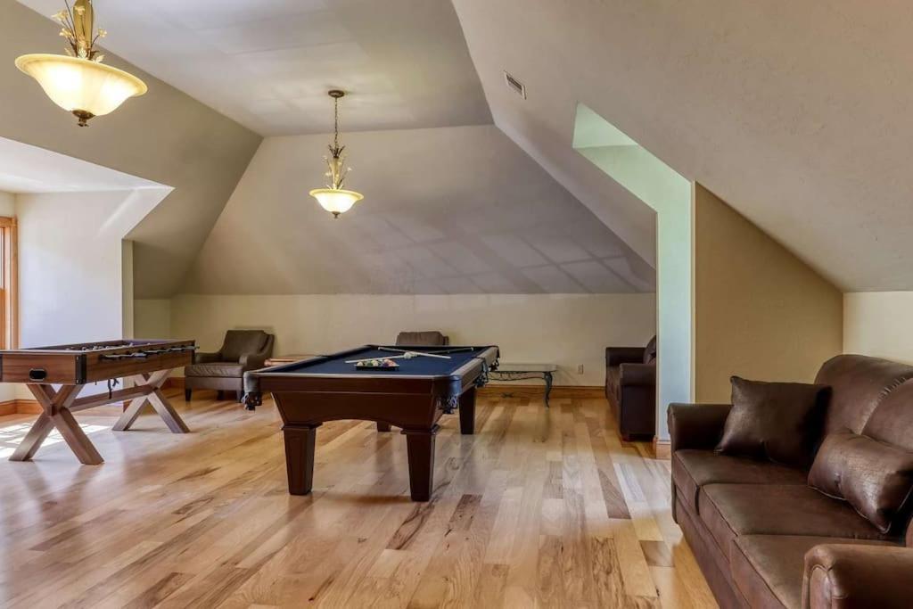 Mountain Bliss: Estate W/ Views~Firepit~Hot Tub~Gburg 5Min~3 Pools Villa Gatlinburg Luaran gambar