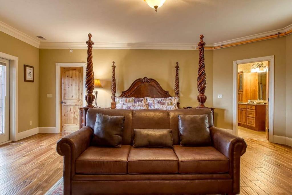Mountain Bliss: Estate W/ Views~Firepit~Hot Tub~Gburg 5Min~3 Pools Villa Gatlinburg Luaran gambar