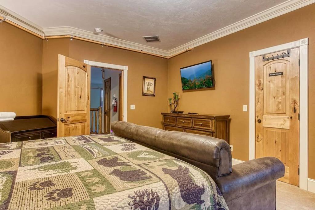 Mountain Bliss: Estate W/ Views~Firepit~Hot Tub~Gburg 5Min~3 Pools Villa Gatlinburg Luaran gambar